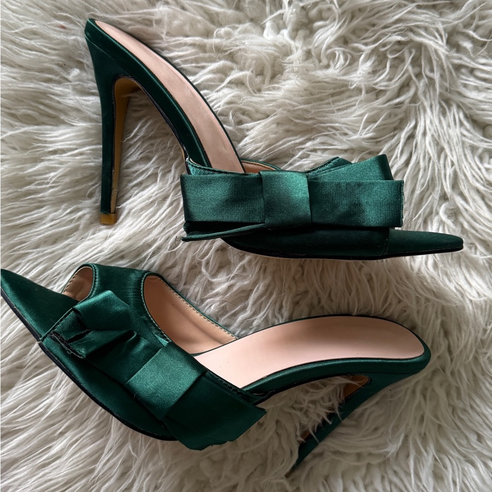 Source Unknown Emerald Satin Bow Heels